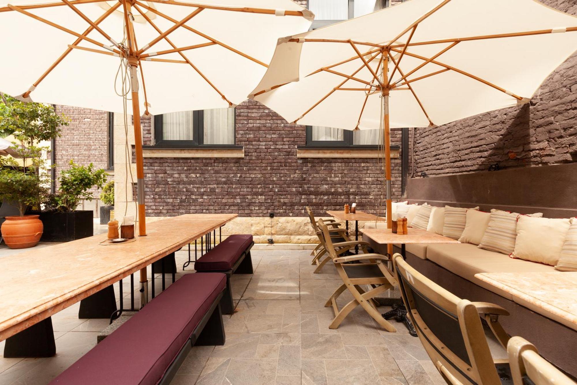 Communal Hotel Kutaiszi Kültér fotó