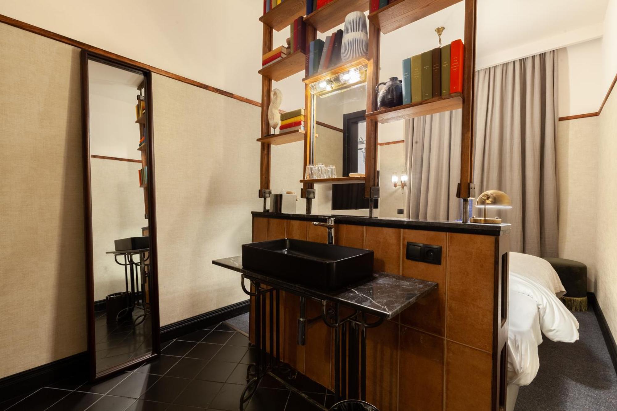 Communal Hotel Kutaiszi Szoba fotó